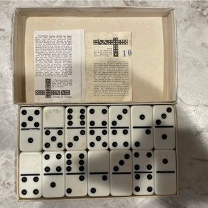 Antique dominos